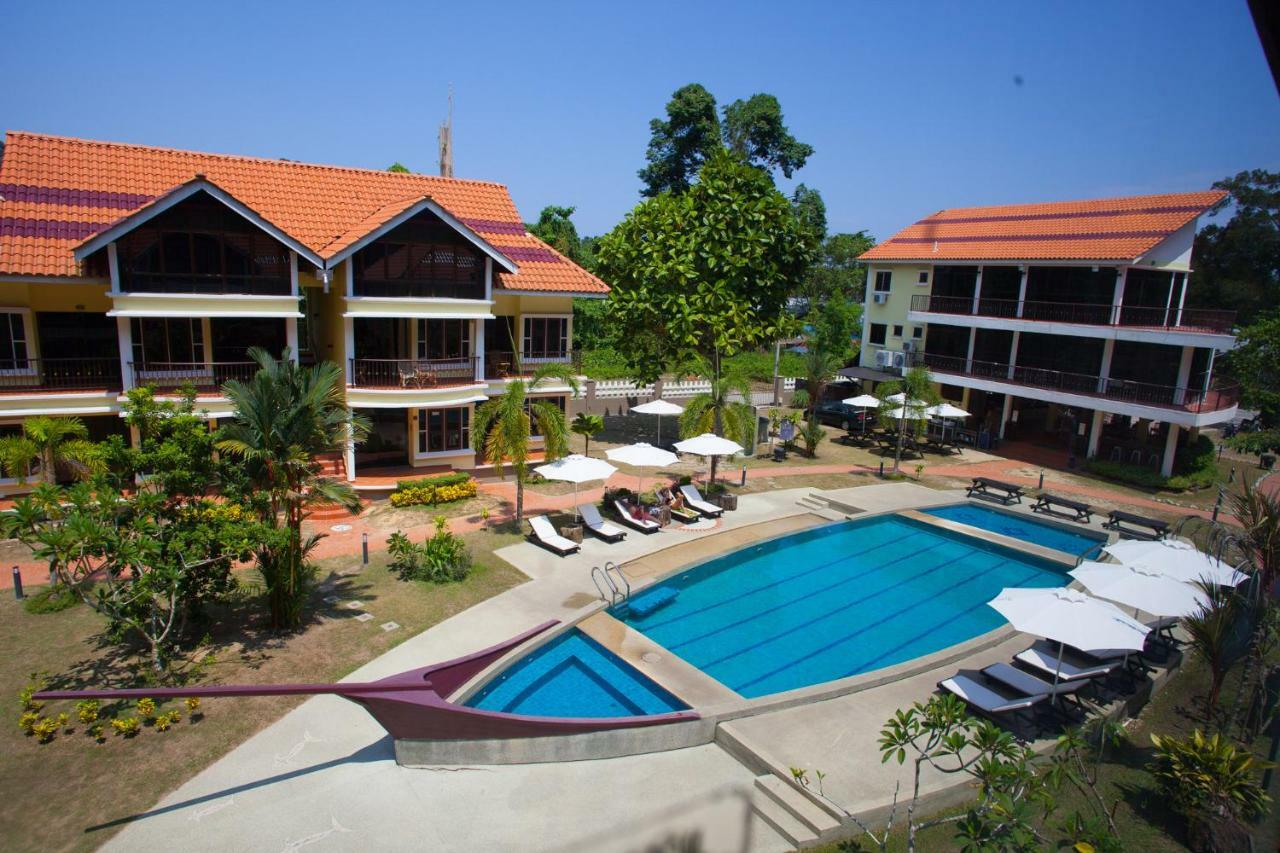 Anjungan Beach Resort Кампунг Телук Нипа Екстериор снимка