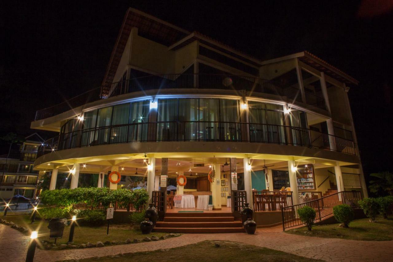 Anjungan Beach Resort Кампунг Телук Нипа Екстериор снимка