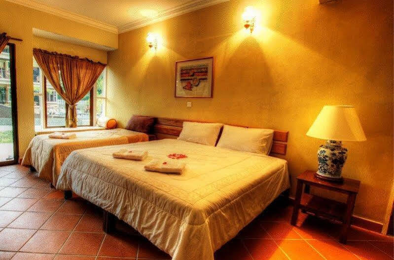 Anjungan Beach Resort Кампунг Телук Нипа Екстериор снимка